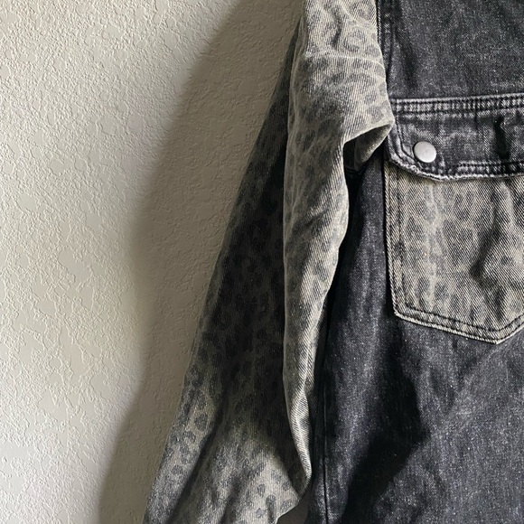 VEVERET CONTRAST LEOPARD PRINT DENIM RAW HEM EDGY GOTH MOBWIFE SHACKET JACKET S - Picture 6 of 13